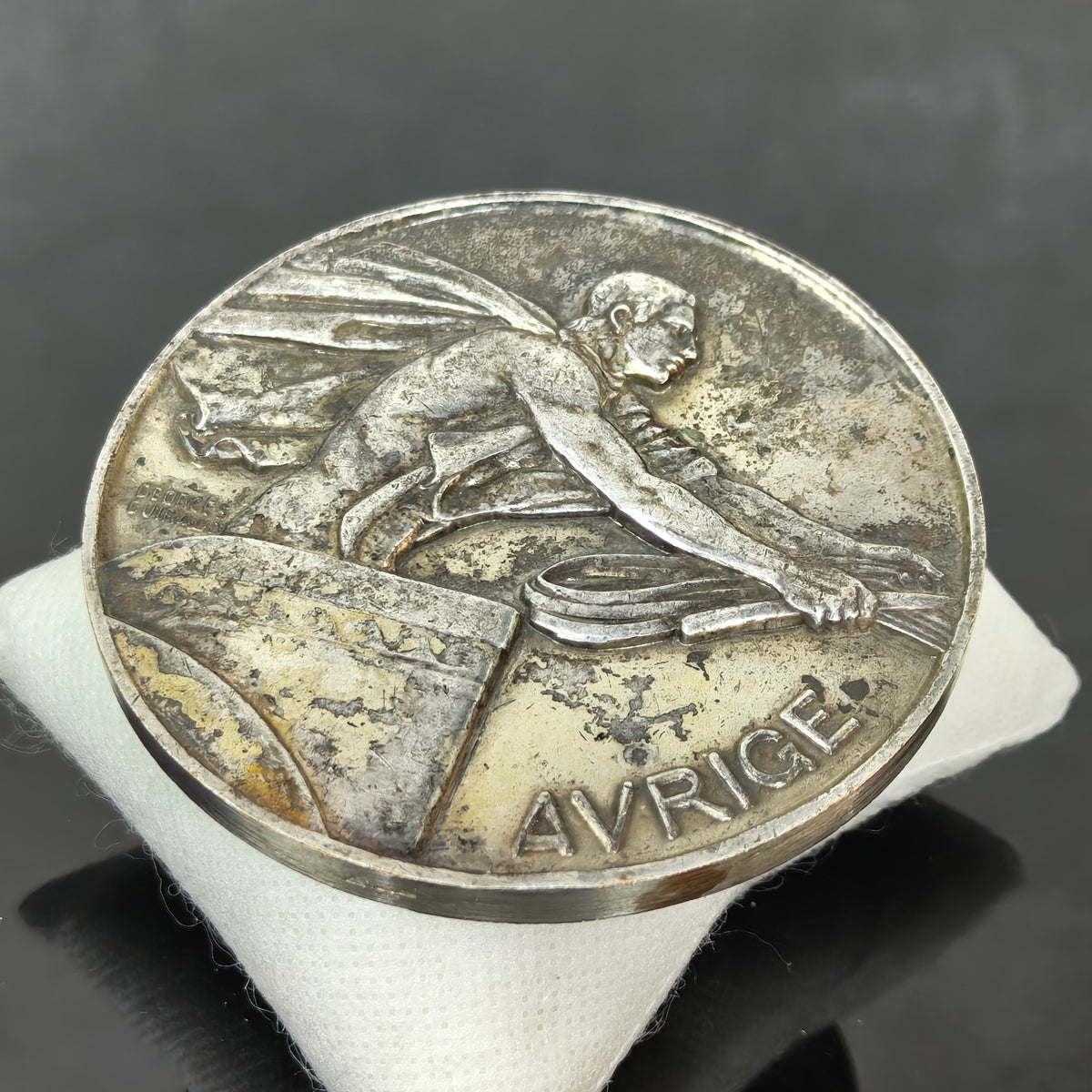 Ancien médaille argenté1979
قطر 8cm