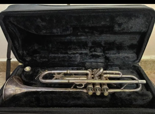 Ancien trompette en argent