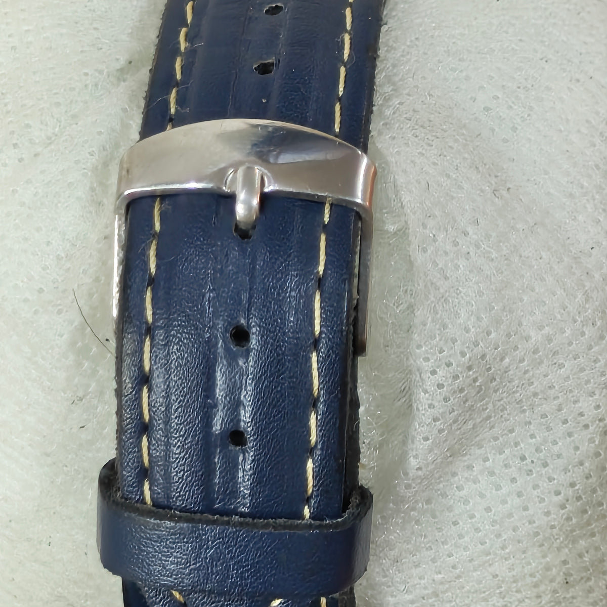 Montre homme Quartz 
Prix 4000