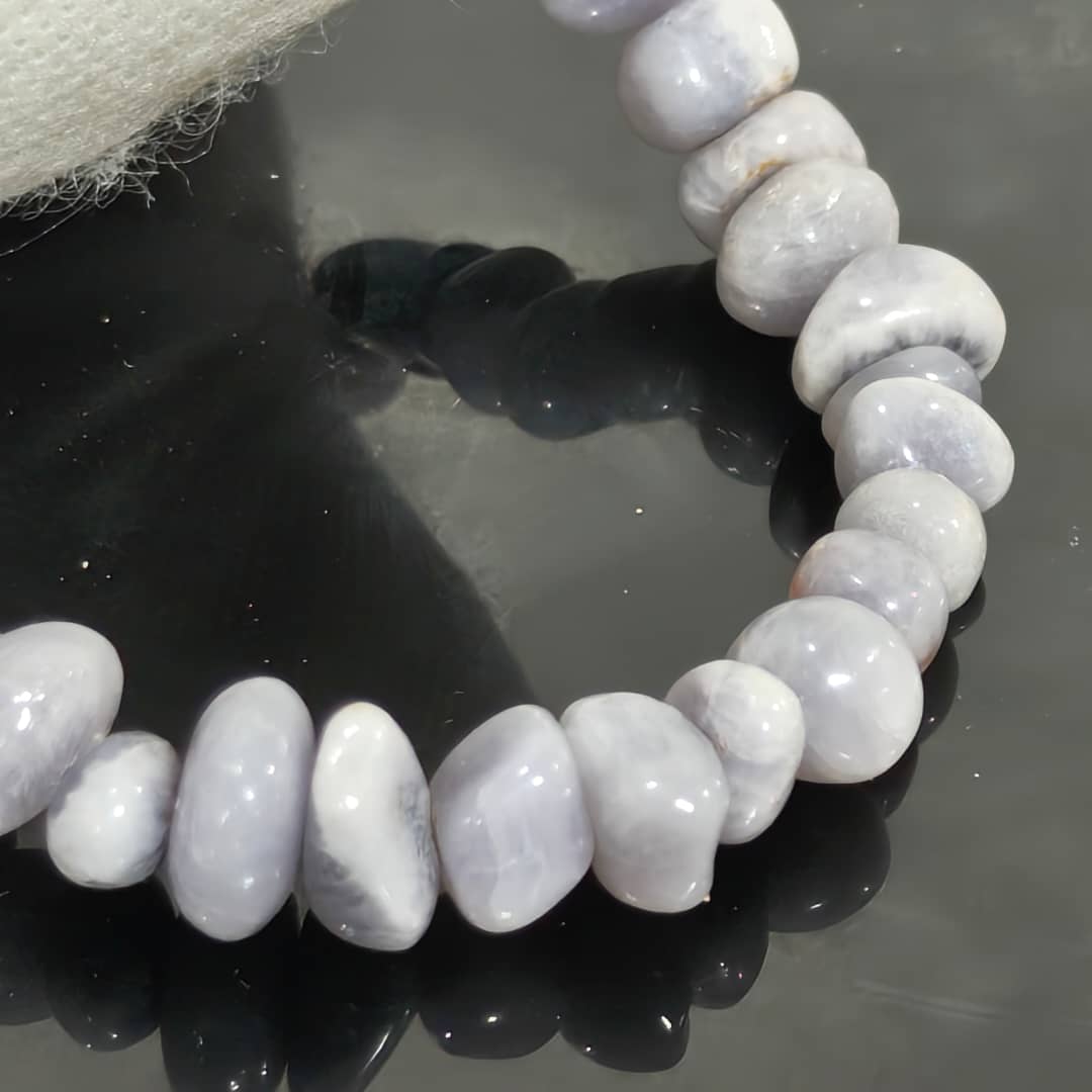 عقد تحفة صغير بحجر عقيق 
طول مغلق 12cm
Prix 5000