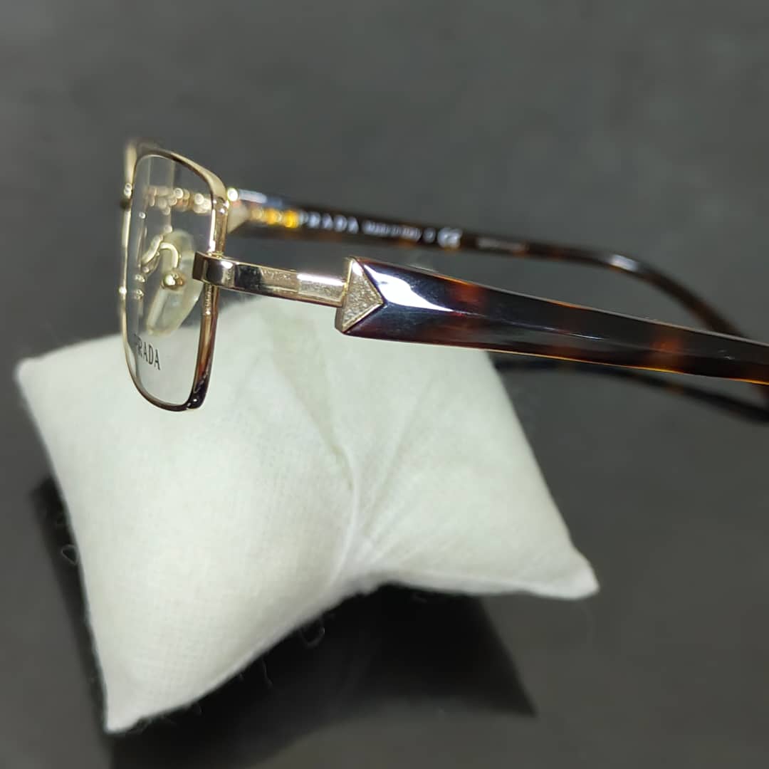 Lunette prada original 
52/17
Prix 15000