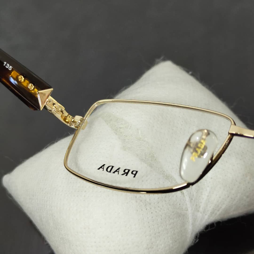 Lunette prada original 
52/17
Prix 15000