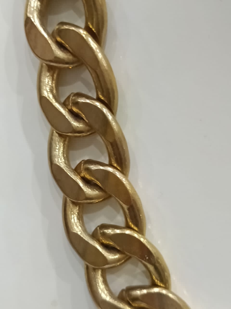 سلسلة بلاكي أبيض و أصفر طولها 22cm