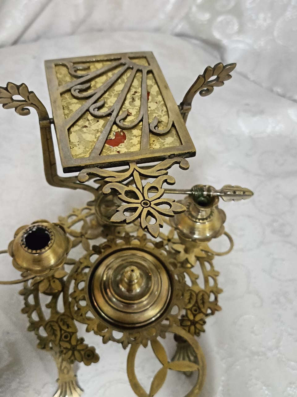 طاولة زينة عربية قديمة