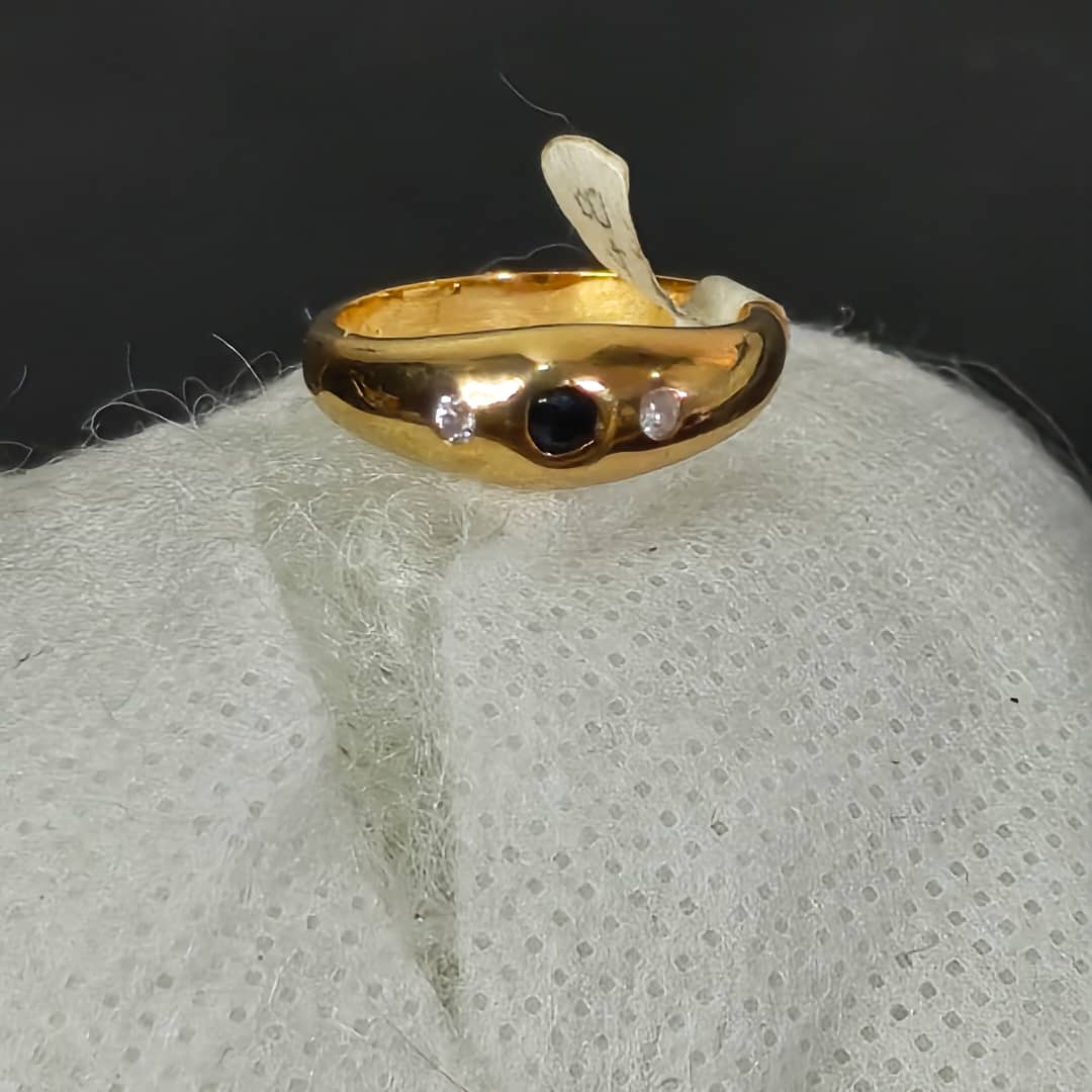 خاتم بلاكي أصفر بحجر سفير أزرق 
سعر 5500