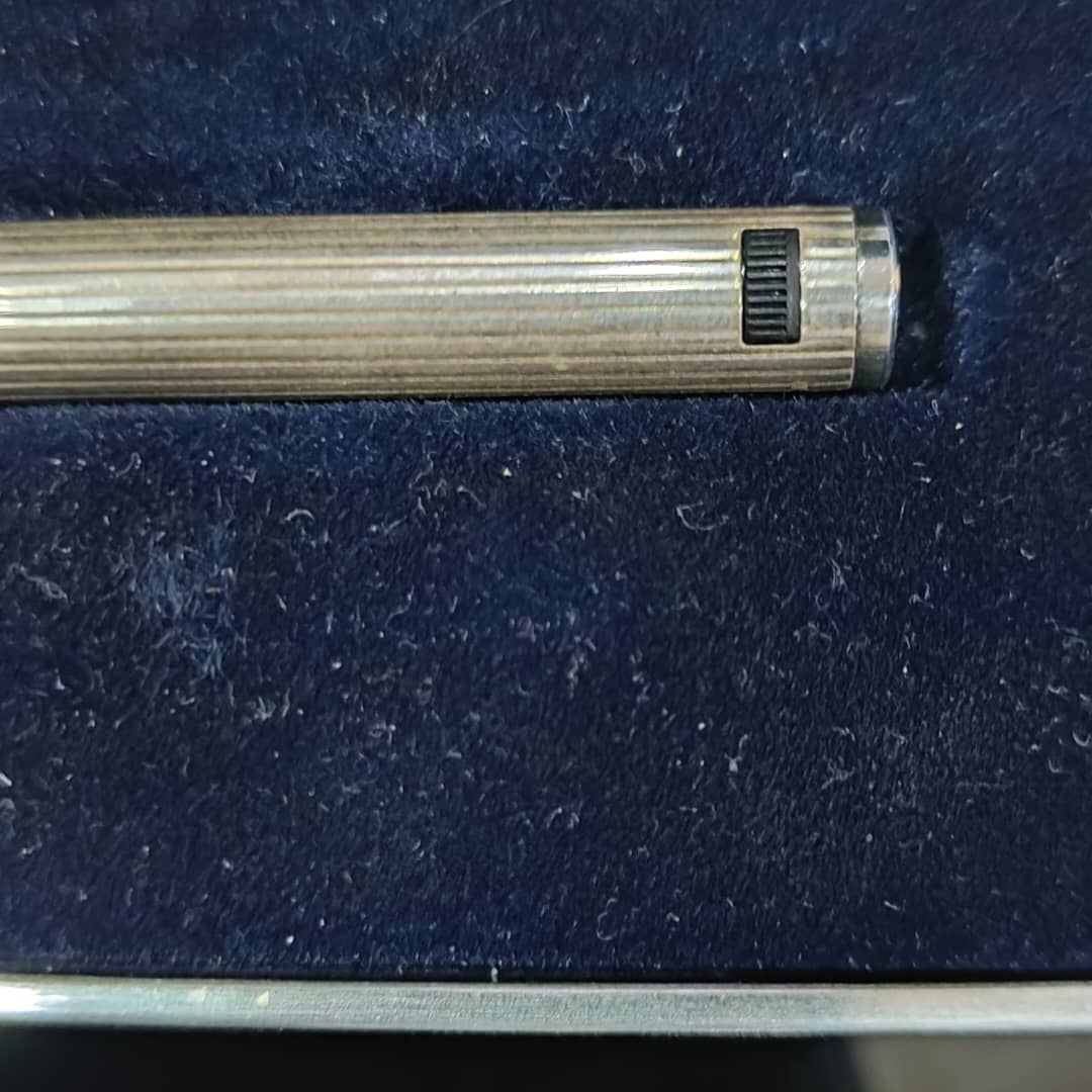 Stylo plume aurora argent/ or14k
Prix 42000