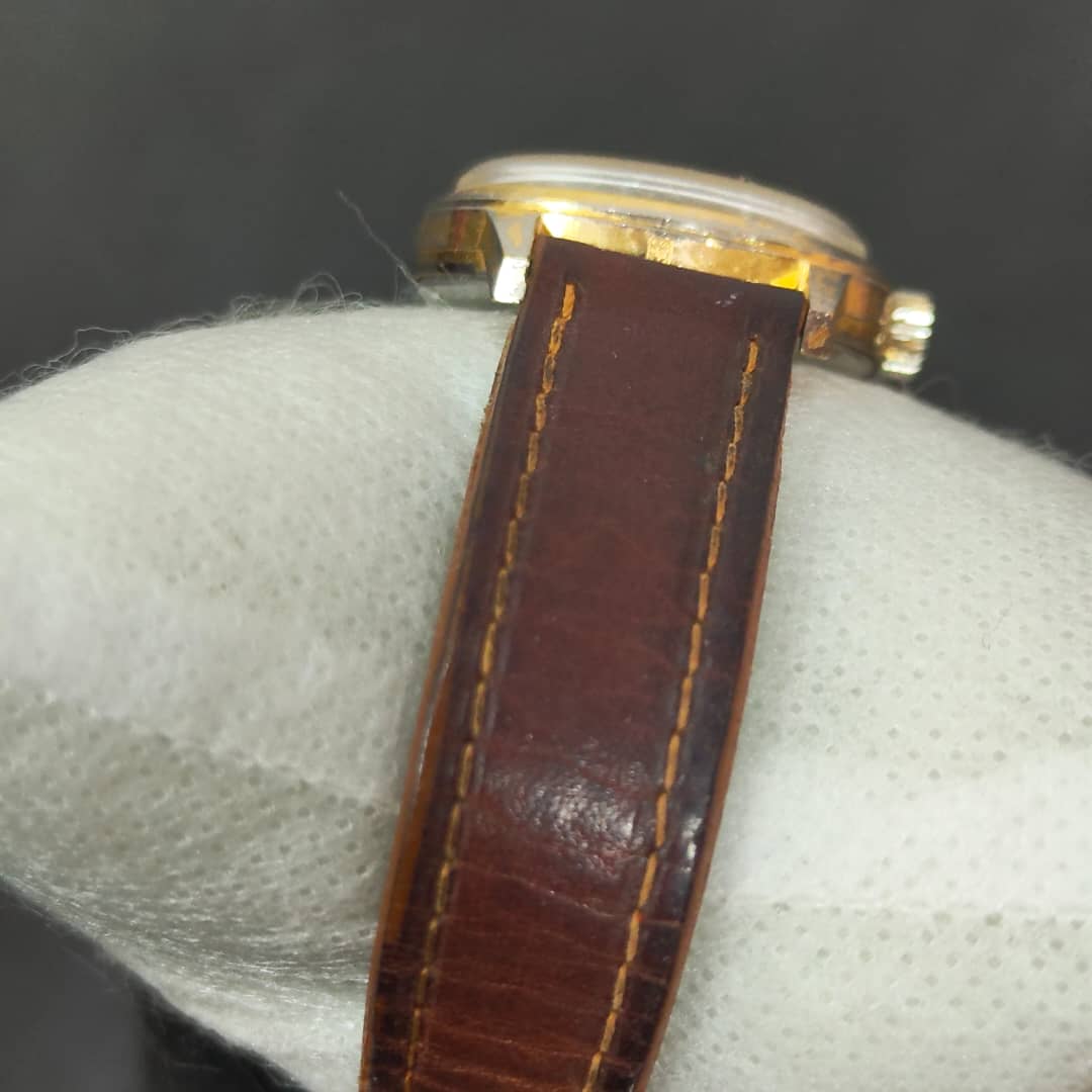 Montre elfa mécanique vintage original 
34mm
Prix 10000