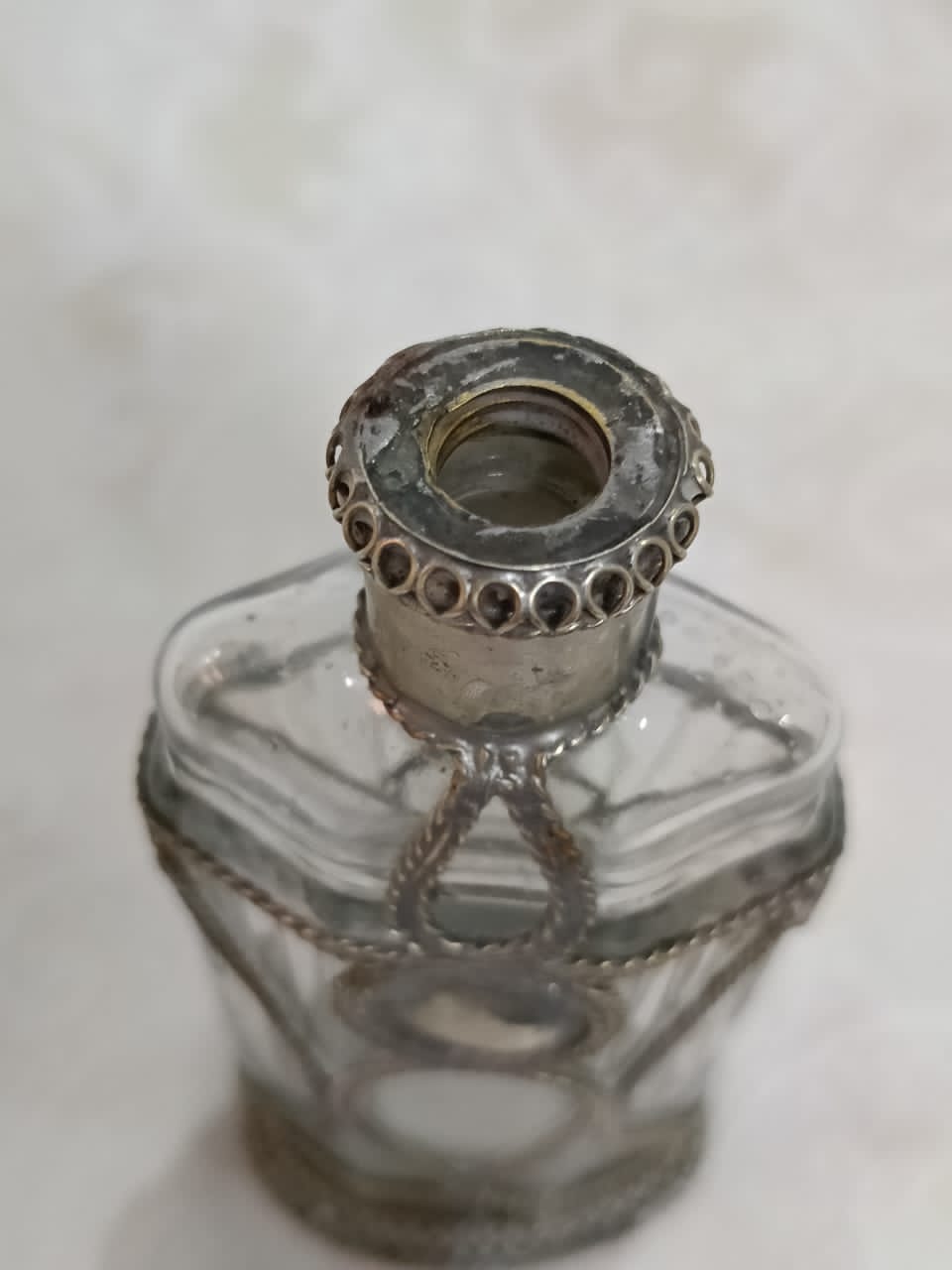 قارورة عطر قديمة للديكور
