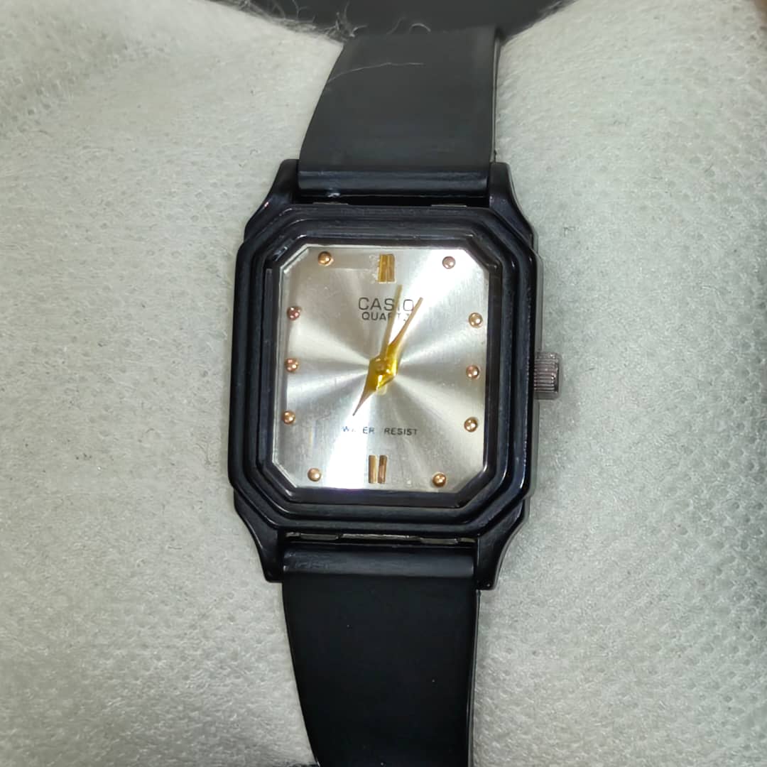 Montre casio femme original 
Prix 8000