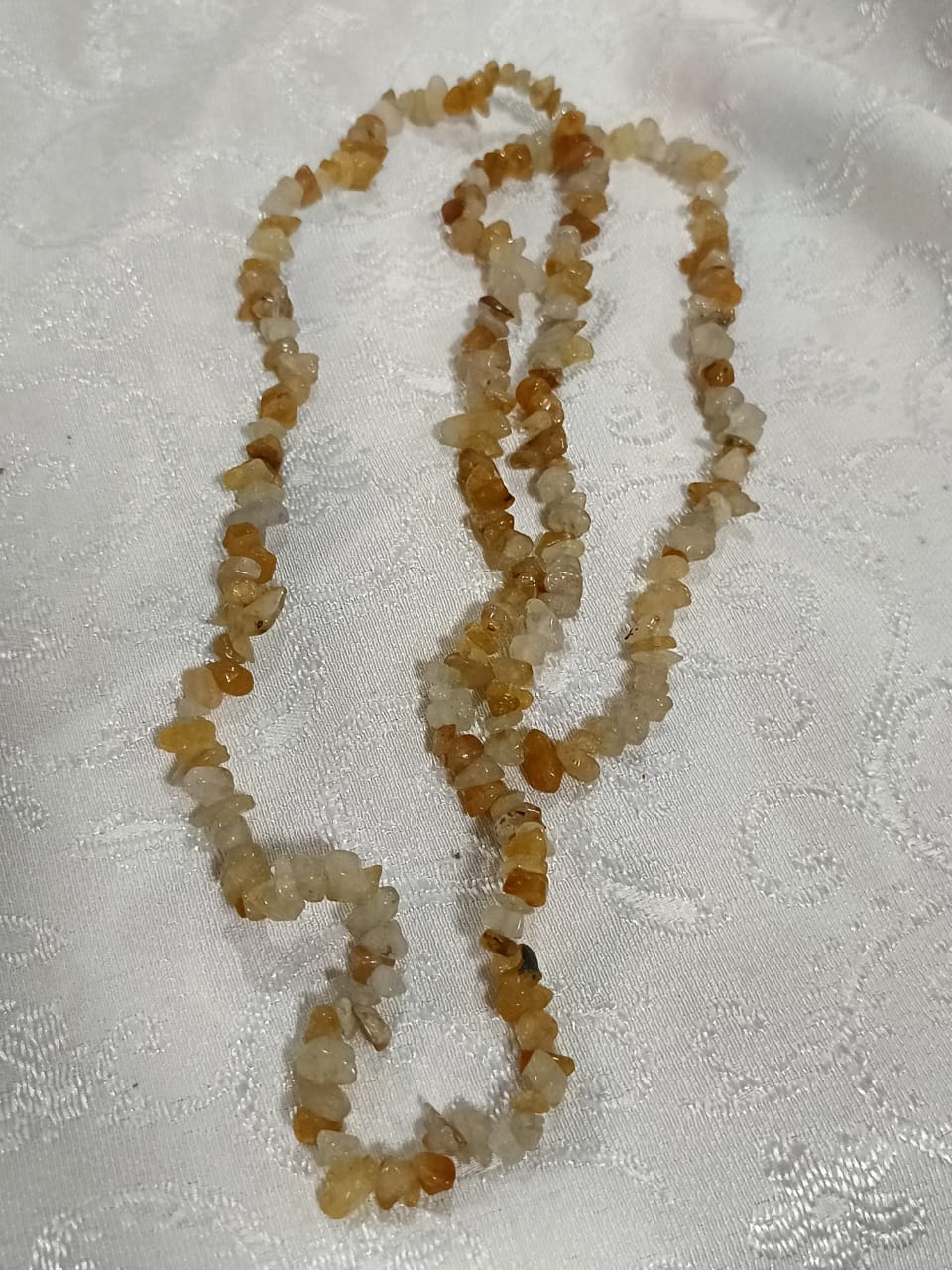 عقد بحجر عقيق