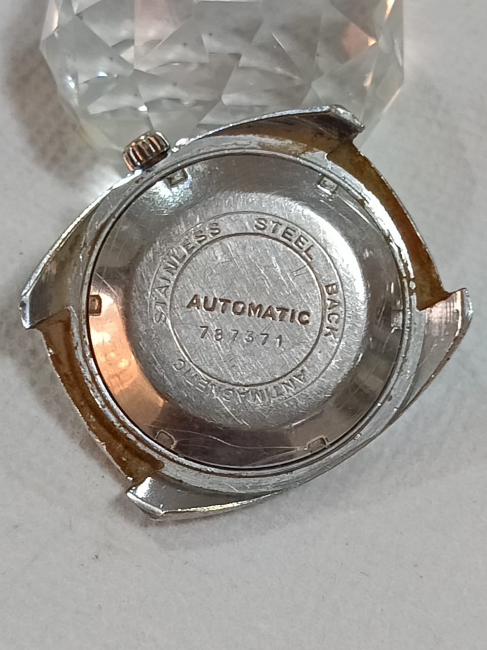 Montre yema automatique 
عاطلة