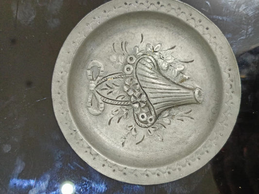 تحفة قديمة ممضية قطرها 10cm