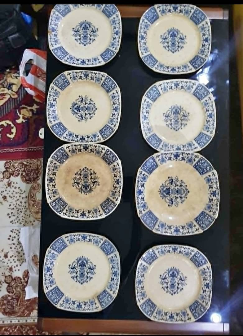 Ancien service porcelaine signé