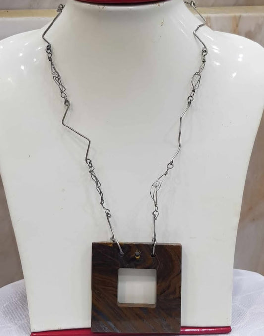 سلسلة قديمة طولها مغلقة 22cm