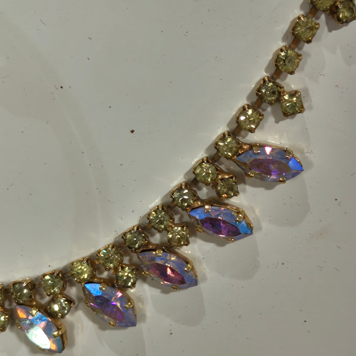 سلسلة بلاكي بالحجر
طول مغلق 17cm
Prix 4500