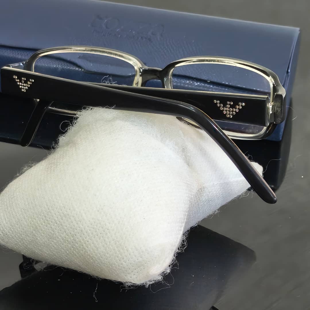 Cadre du lunette Armani femme original 
Prix 7000