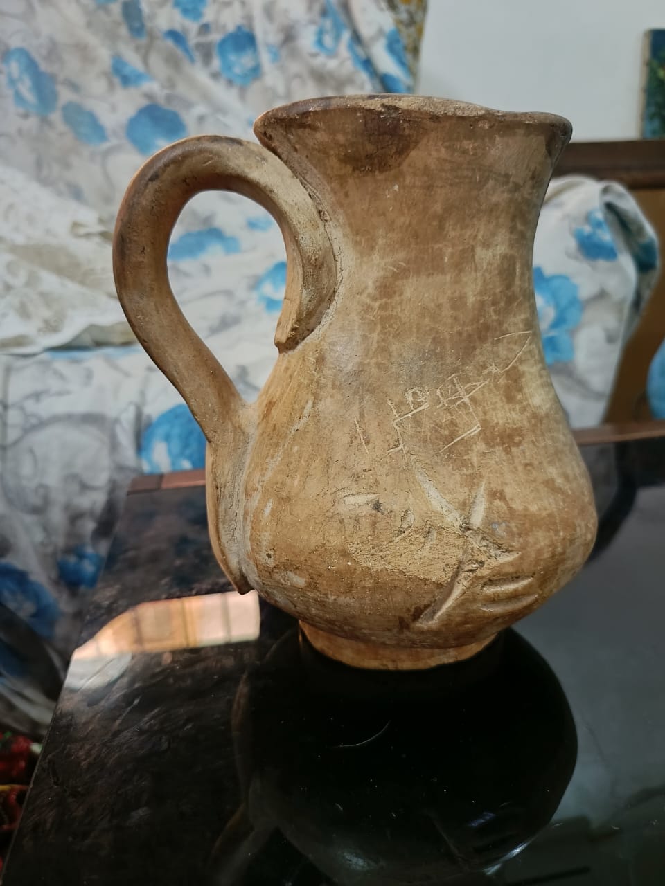 أنية صينية قديمة من صلصال.
20cm/14cm