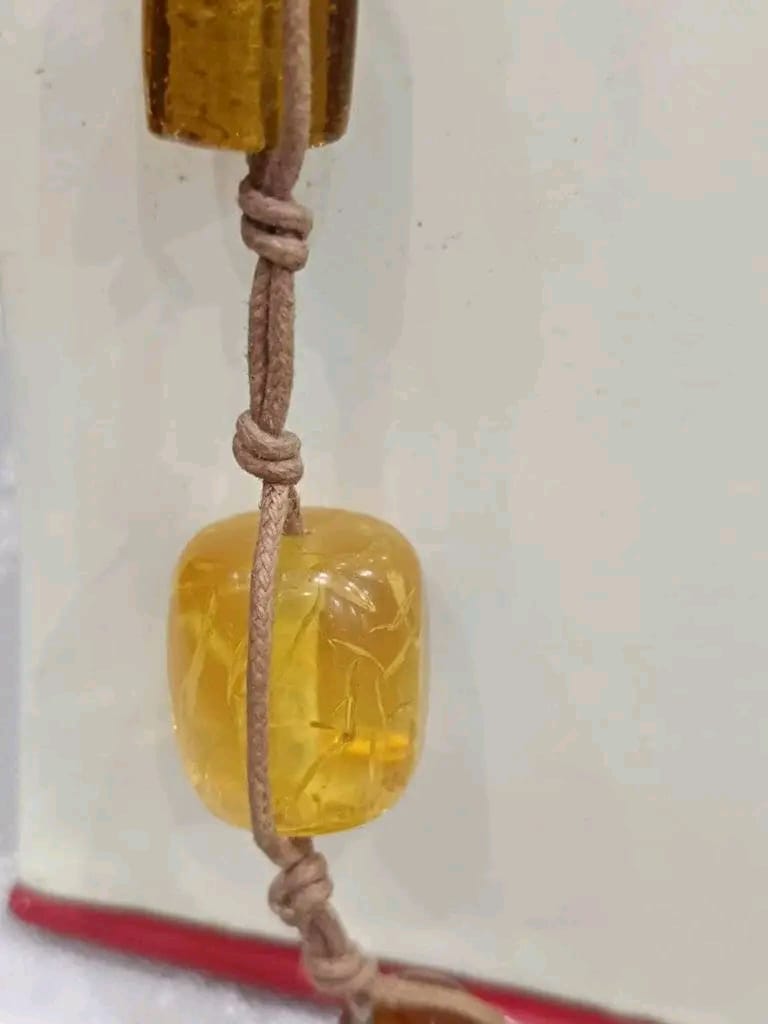 عقد كهرمان