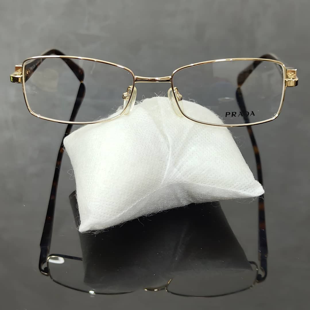 Lunette prada original 
52/17
Prix 15000