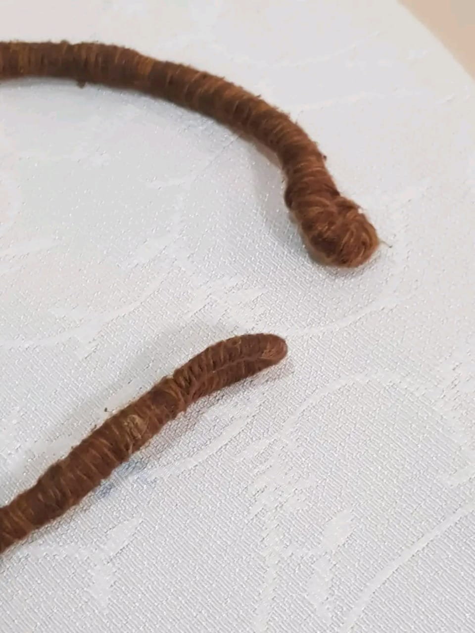 عقد بحجر طبيعي طوله مغلق 21cm