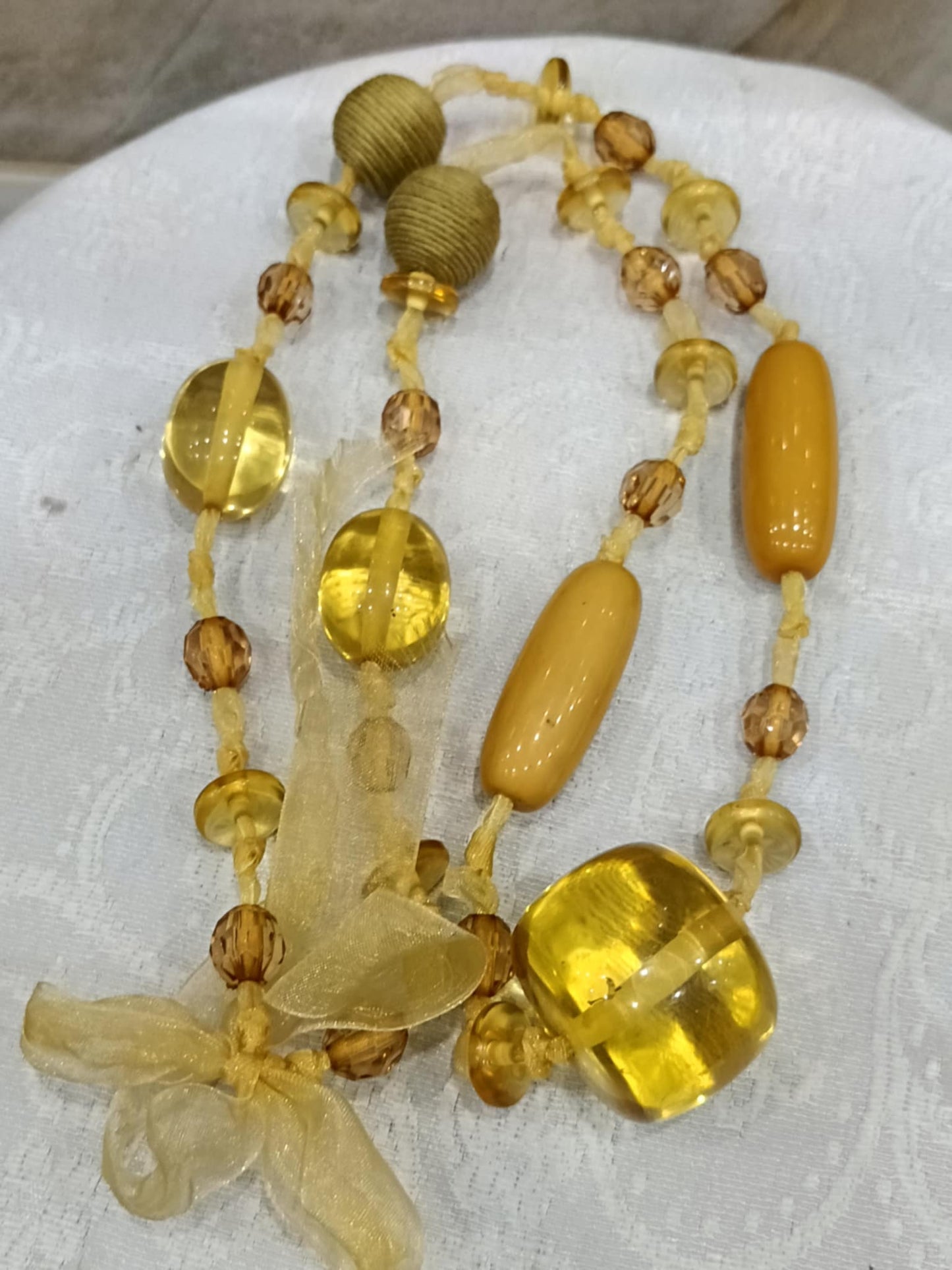 عقد تحفة بأحجار