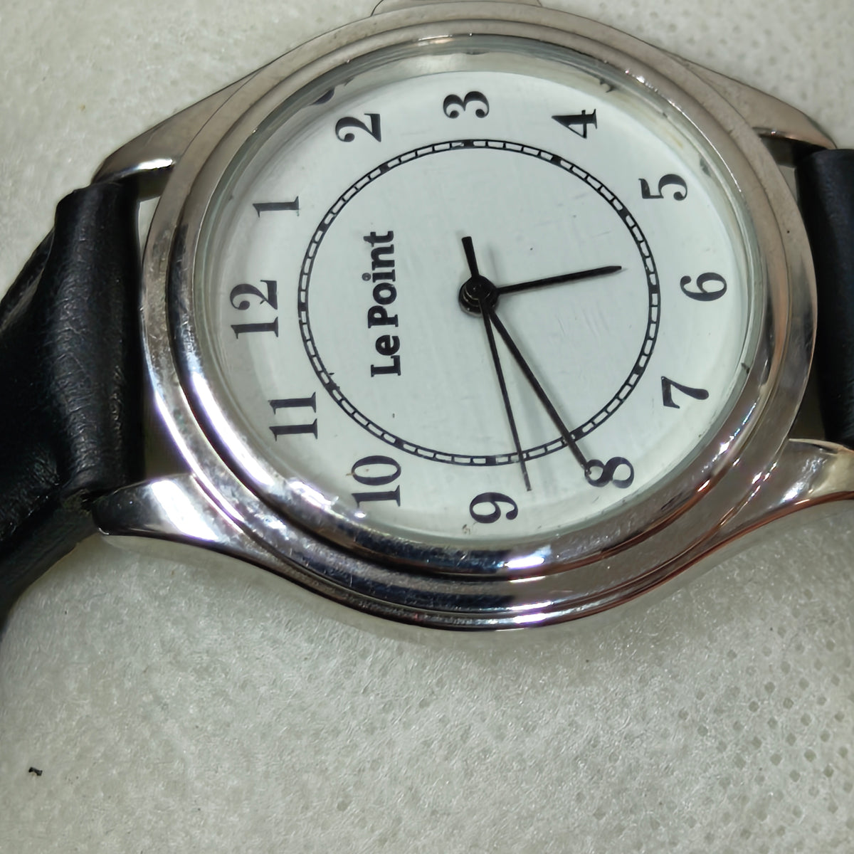 Montre le point Quartz 
38mm
