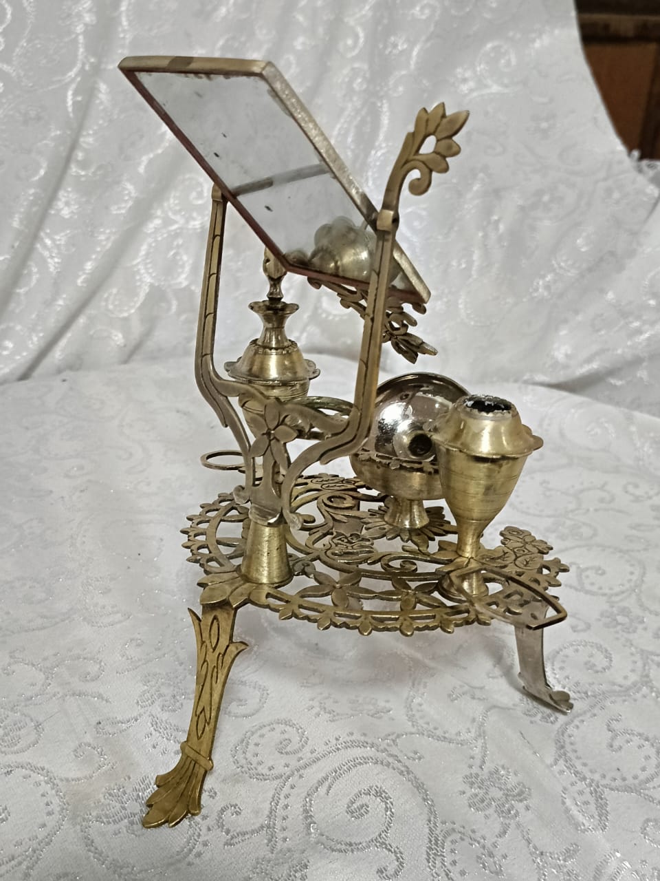 طاولة زينة عربية قديمة