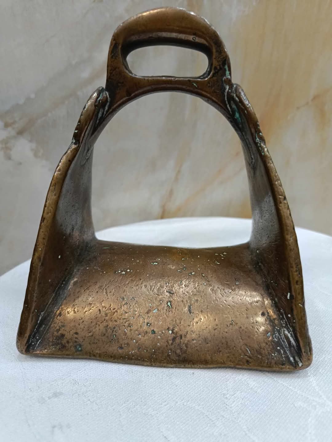 مركب سرج عربي برونز أحمر ( توجد جهة واحدة فقط)