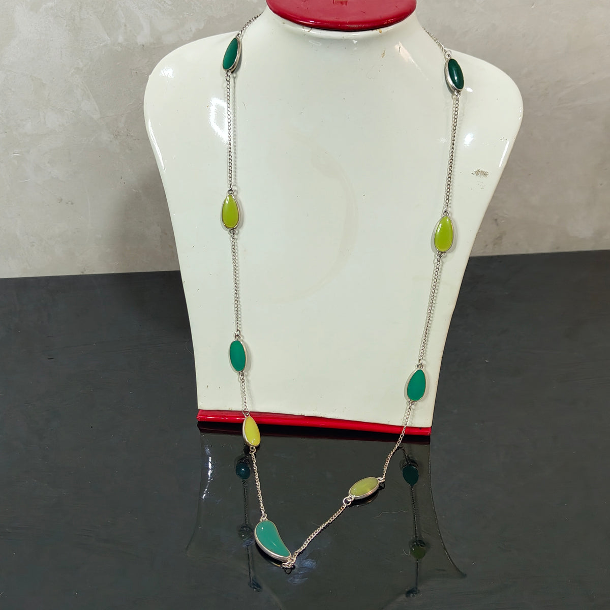 سلسلة فضة طويلة بالعقيق
طول مغلق 36cm