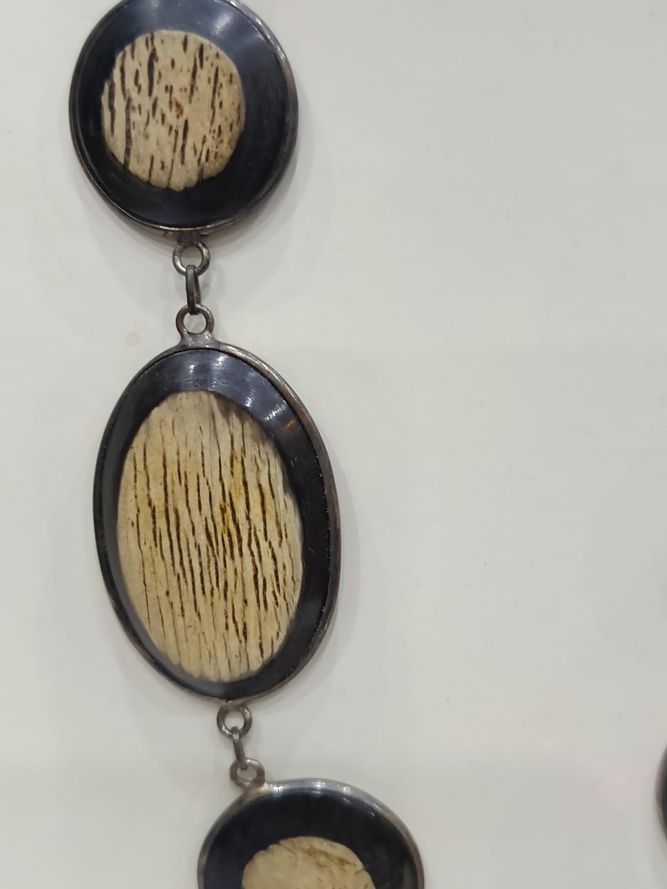 عقد تحفة فضة وعااج