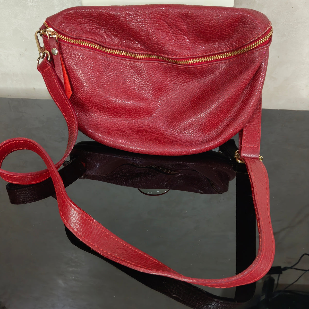 Sac genuine leather en cuir femme original 
30/20cm
Prix 12000