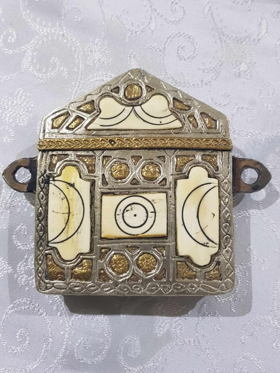 صندوق مصحف قديم من نحاس منقوش 
20cm/16cm