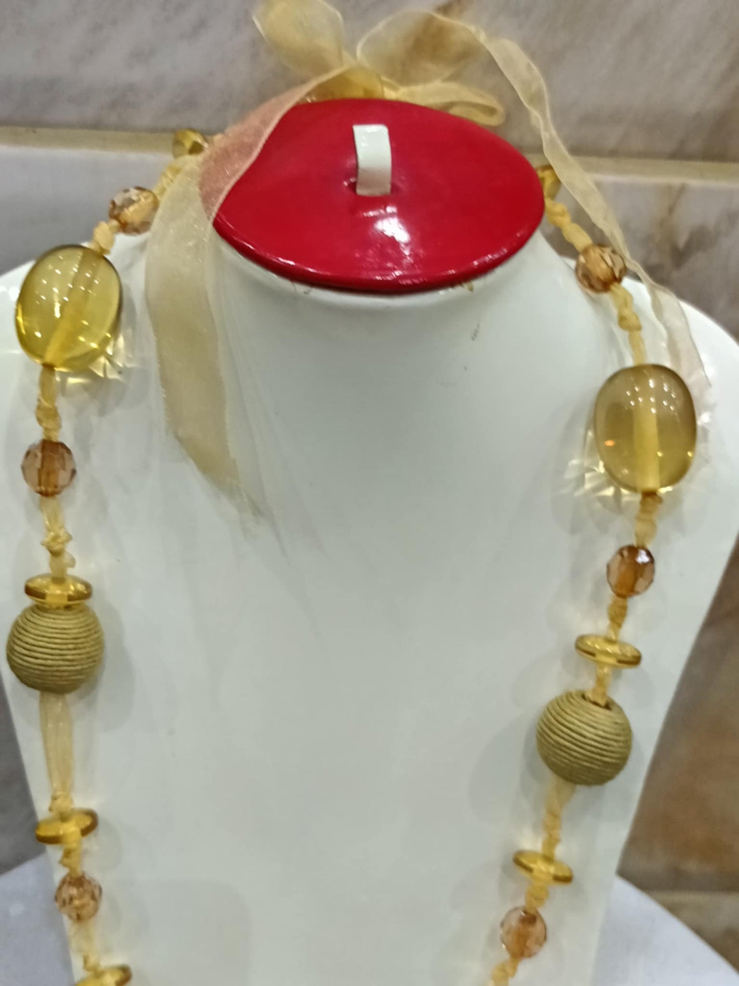 عقد تحفة بأحجار