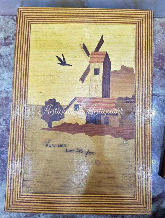 تحفة من خشب طولها 38cm/25cm