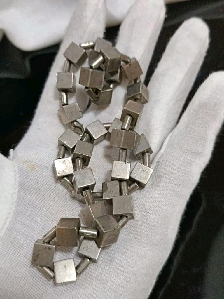 عقد معدني طوله 22cm