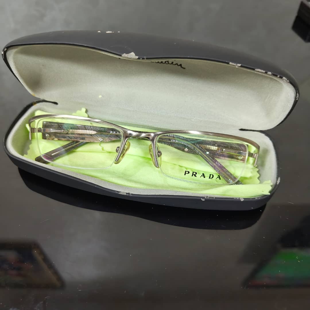 Lunette prada original 
51/17