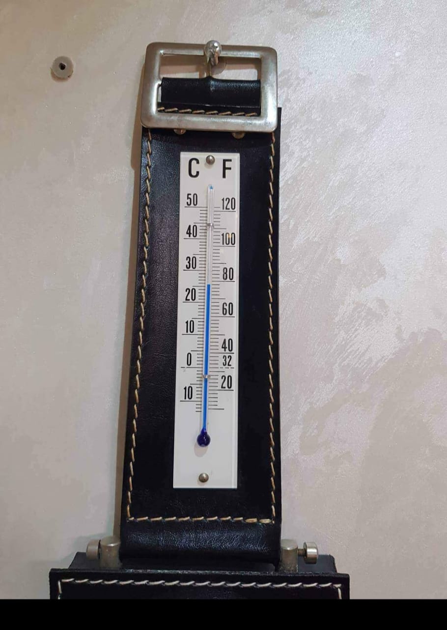 جهاز قياس الزلازل ولاهتزازات والحرارة
طوله 60 cm