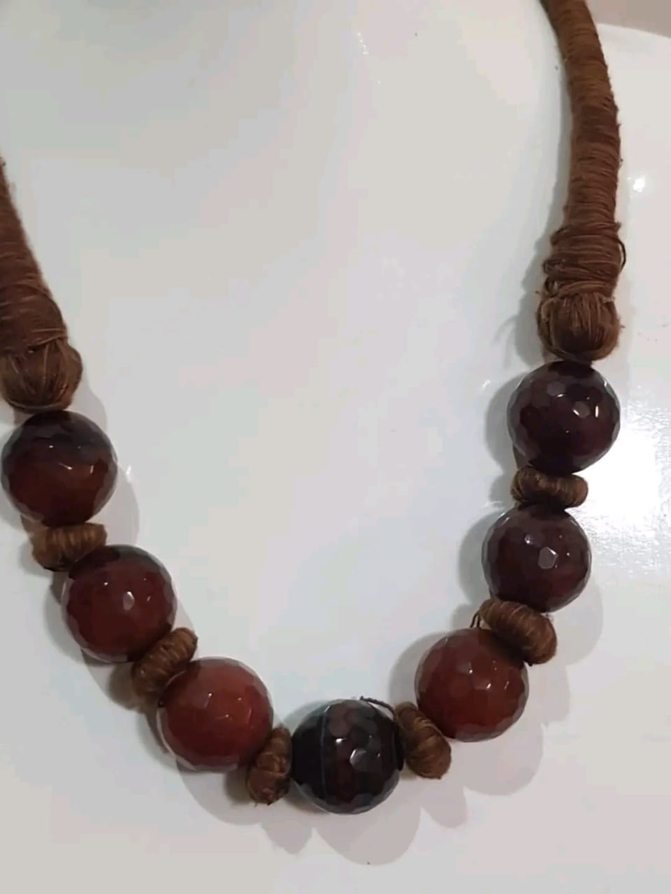 عقد بحجر طبيعي طوله مغلق 21cm
