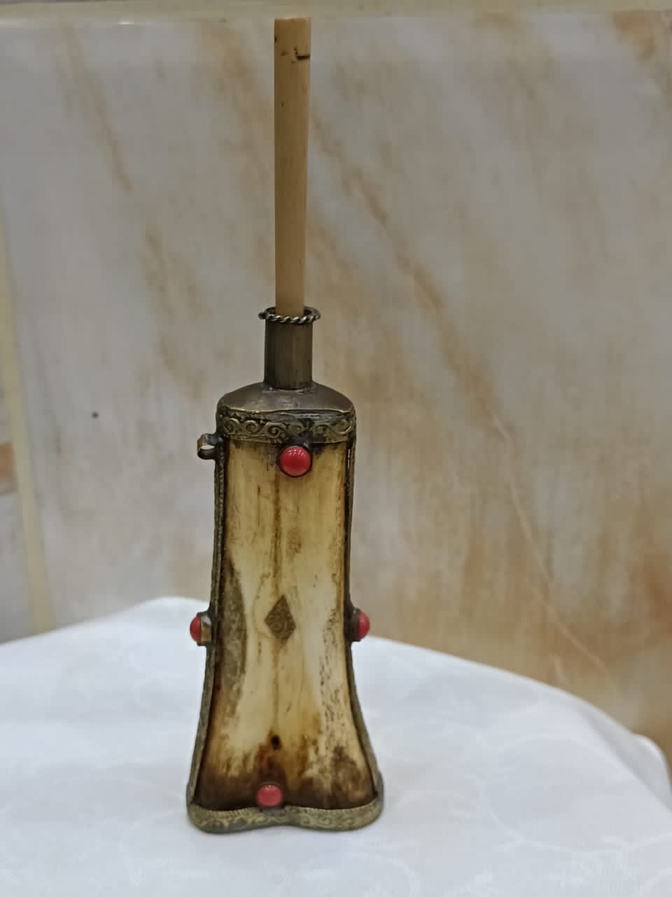 قارورة من عااج ومرجان طولها 20cm
