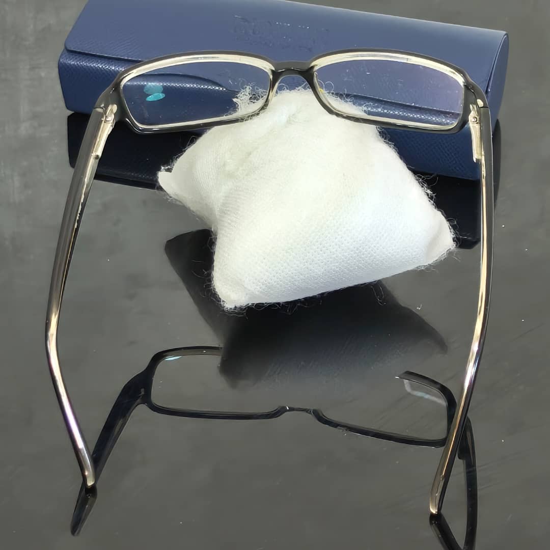 Cadre du lunette Armani femme original 
Prix 7000