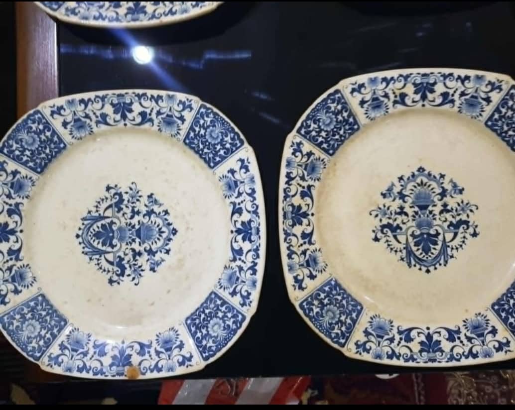 Ancien service porcelaine signé