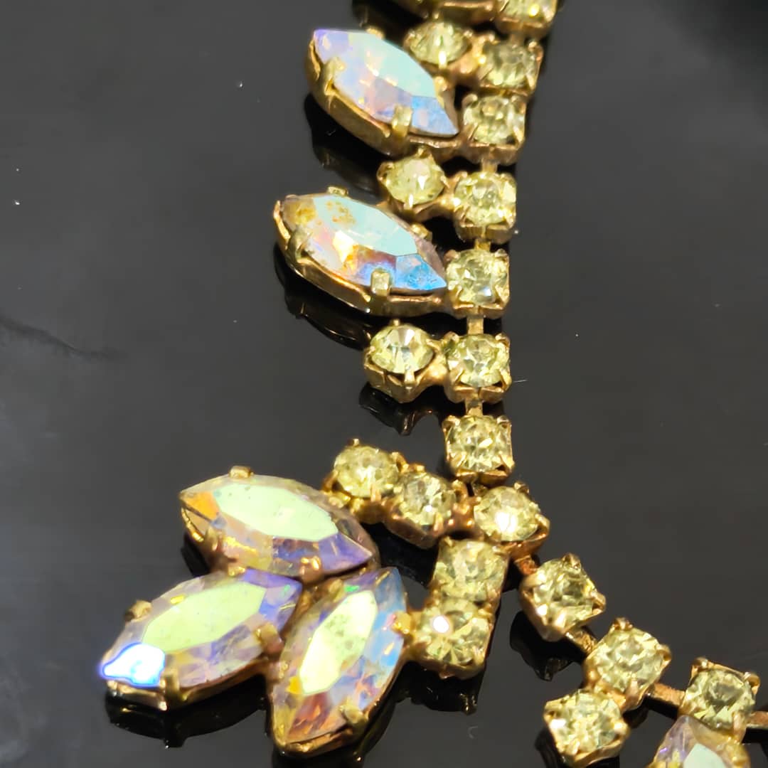 سلسلة بلاكي بالحجر
طول مغلق 17cm
Prix 4500