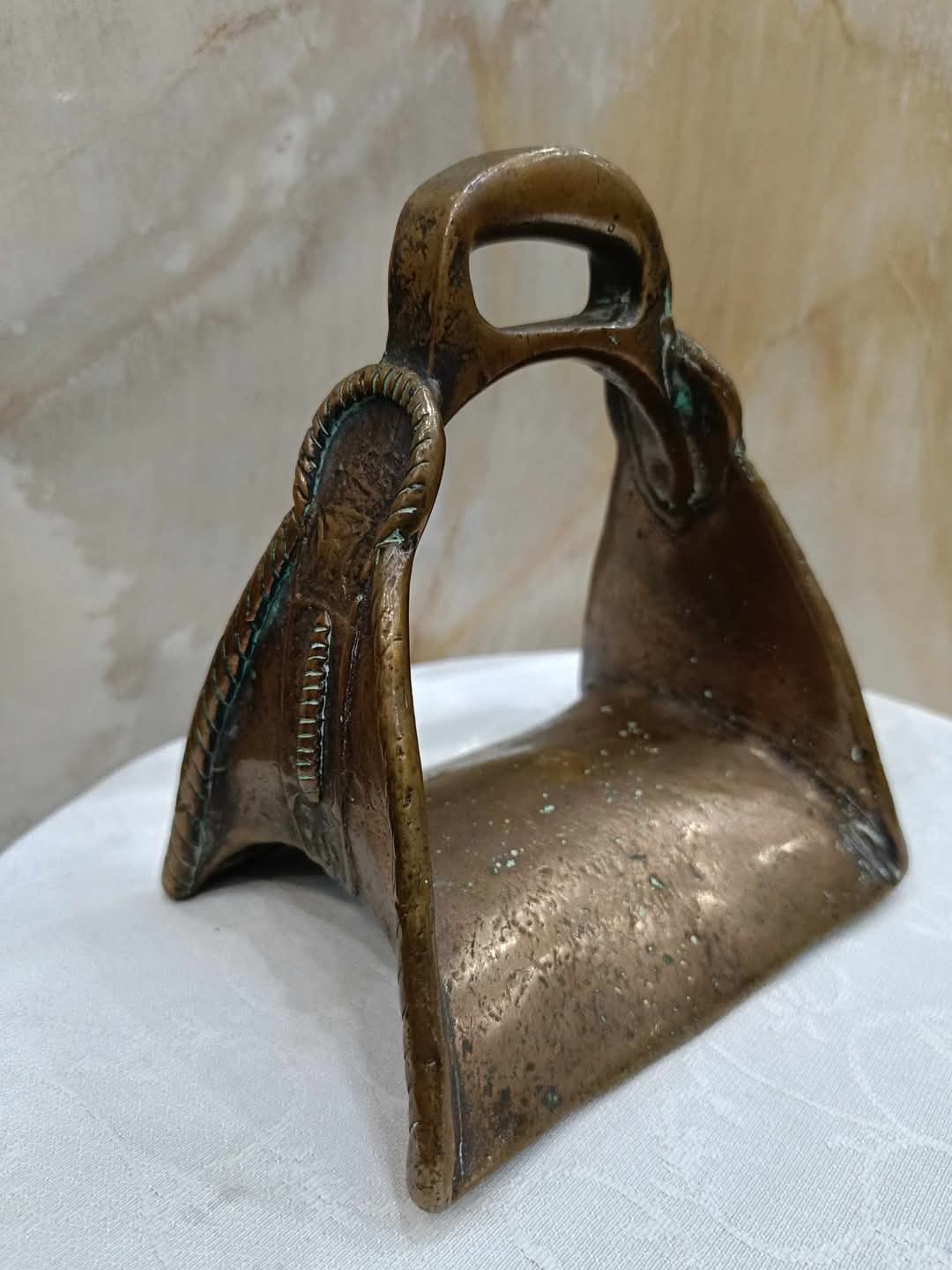 مركب سرج عربي برونز أحمر ( توجد جهة واحدة فقط)