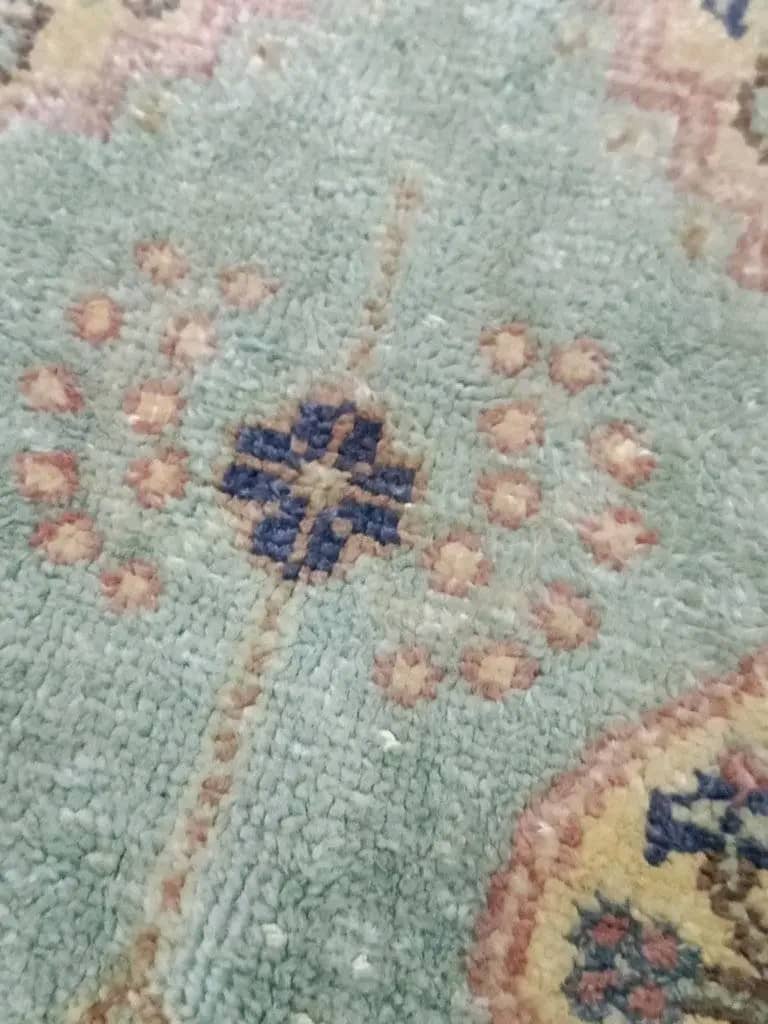 سجاد ماركة قيصر من حرير وبه ختم 
105cm/65cm