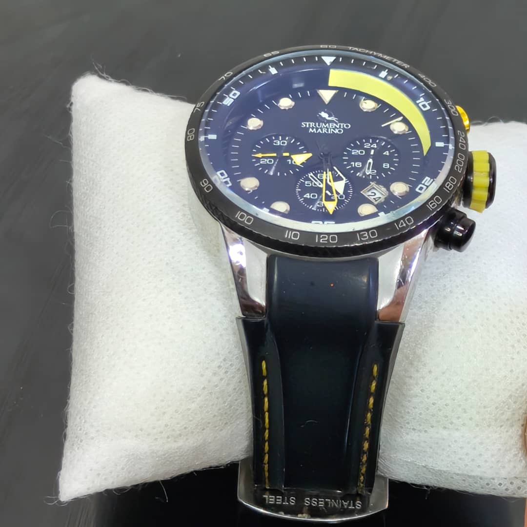 Montre strumento Marino chronographe Quartz original/ زوج ملايين ونصف 
40mm
Prix 25000