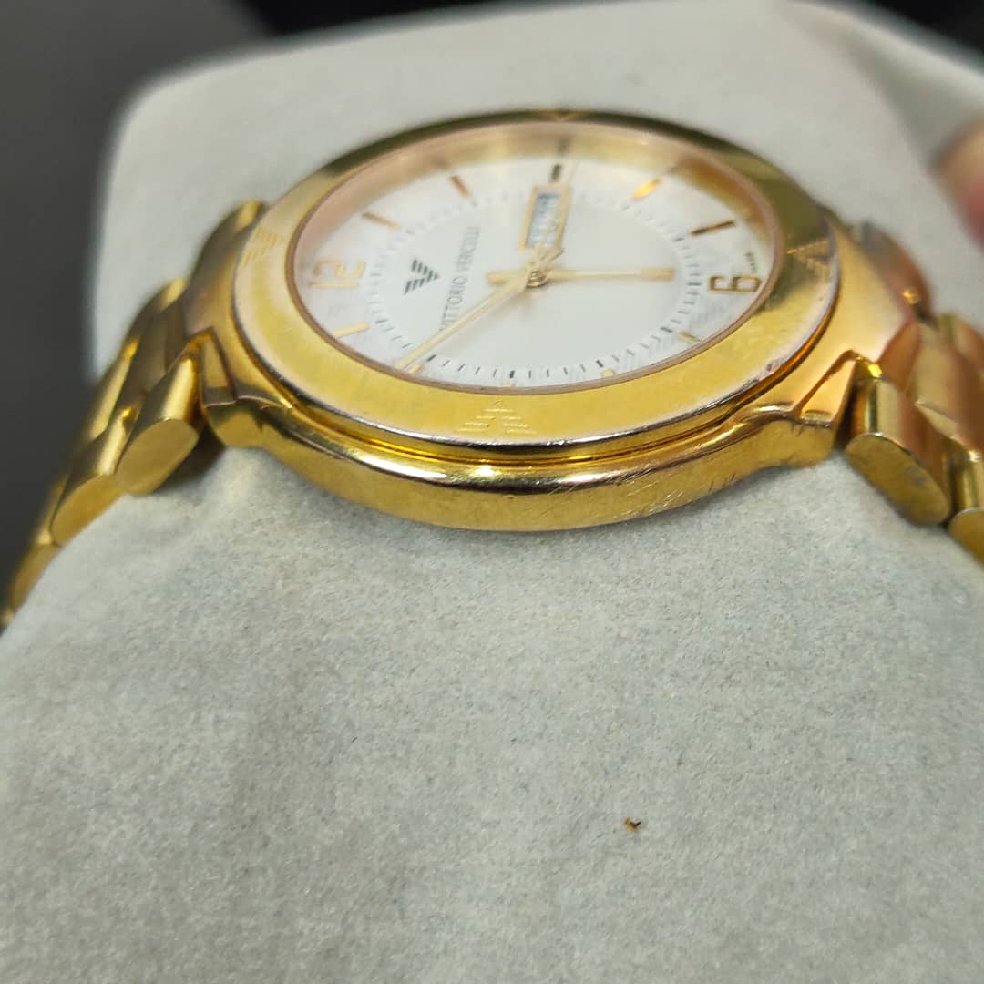 Montre Vittorio Vercelli en plaqué or Quartz original/زوج ملايين ومتين 
40mm
Prix 22000