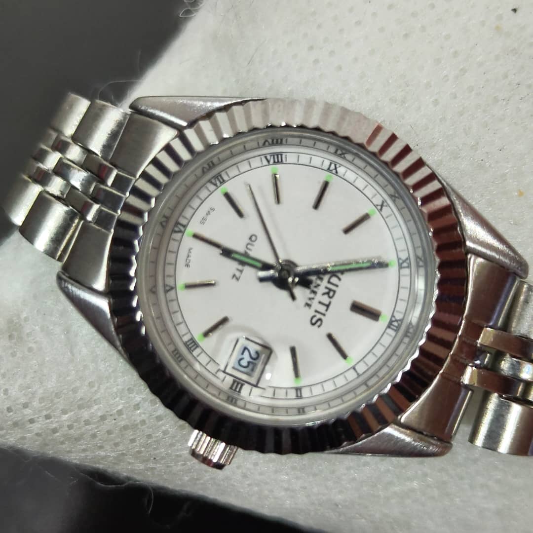 Montre curtis Genève quartz femme/ثمنمية ألف
سعر 8000