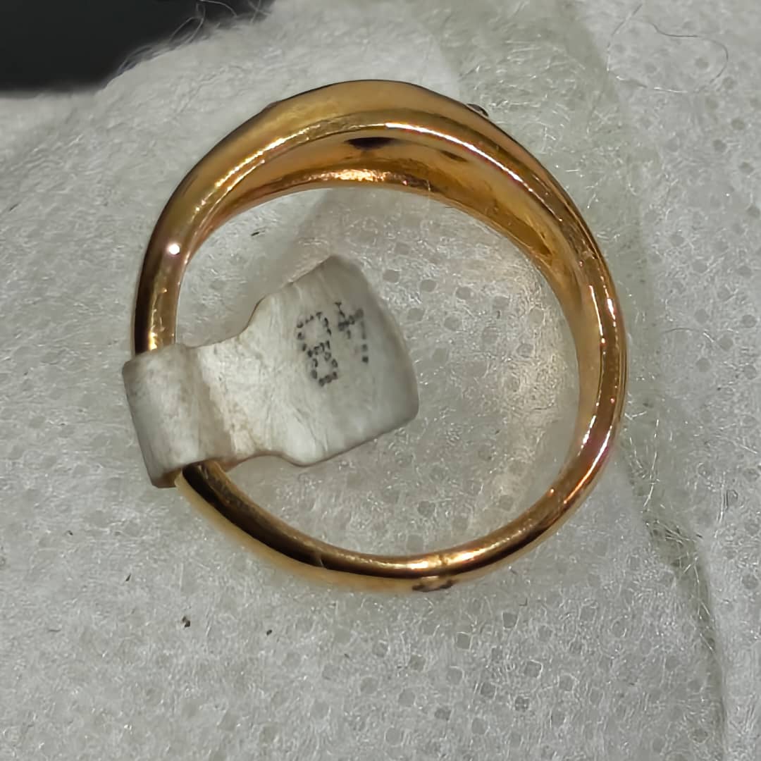 خاتم بلاكي أصفر بحجر سفير أزرق 
سعر 5500