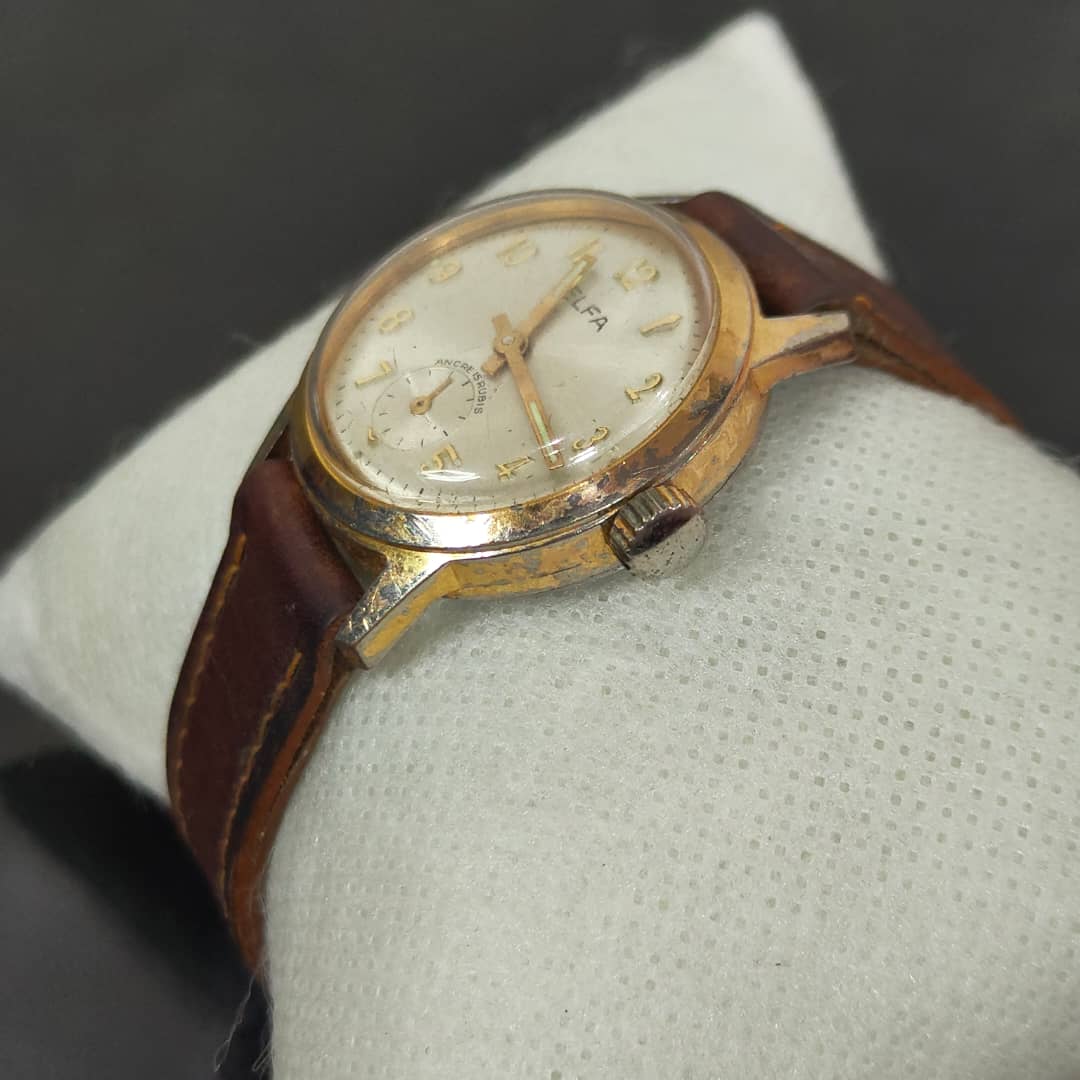 Montre elfa mécanique vintage original 
34mm
Prix 10000