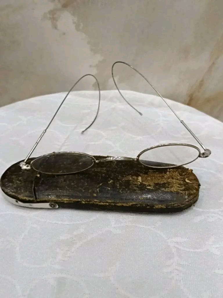 Lunette ancien rare